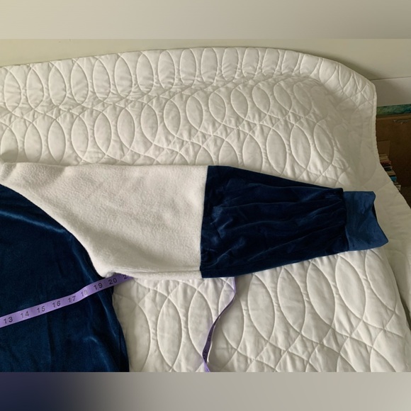 #24 Navy blue velvet and white knit Missu sweater. - Picture 3 of 3